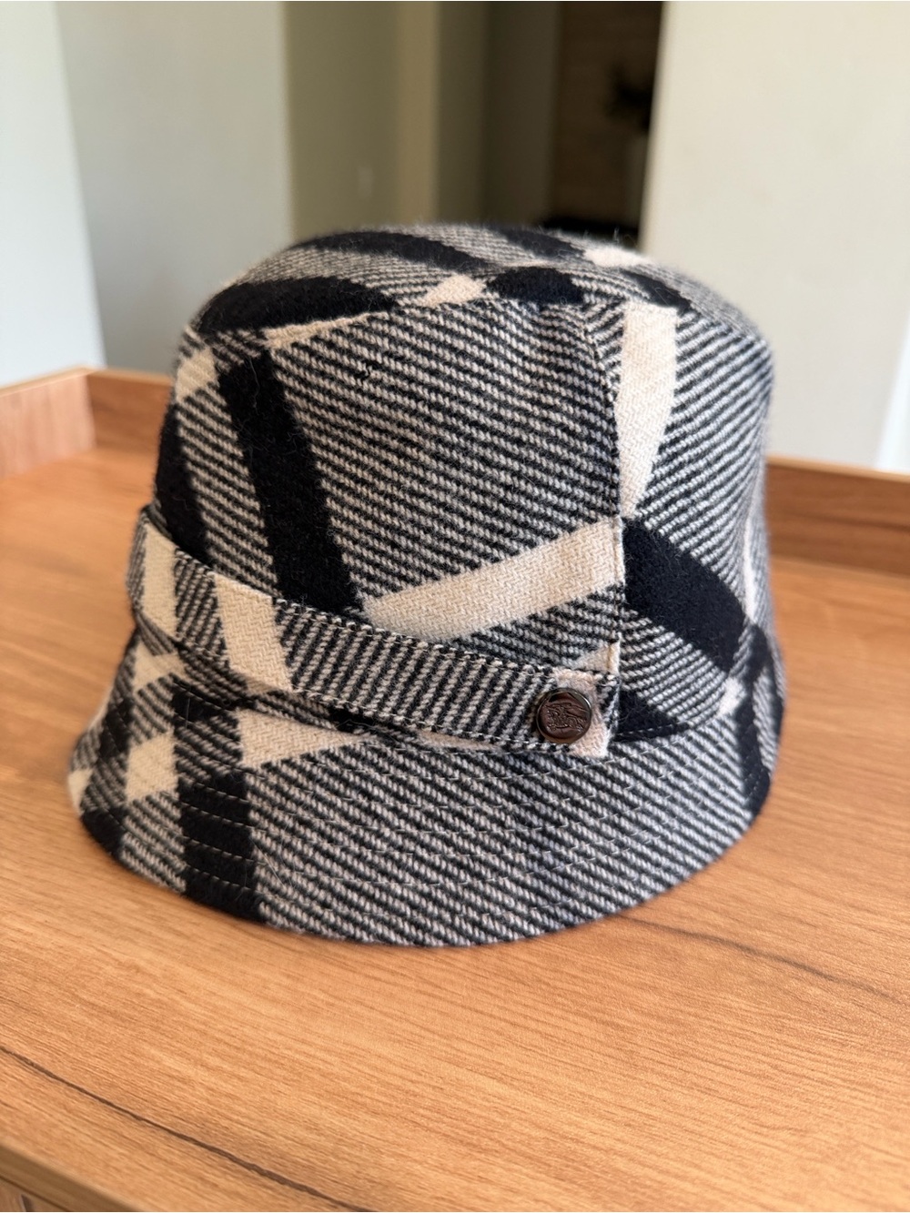 Burberry nova check wool bucket hat, sz small